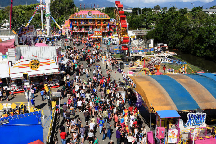 ケアンズショーの目玉は移動型遊園地