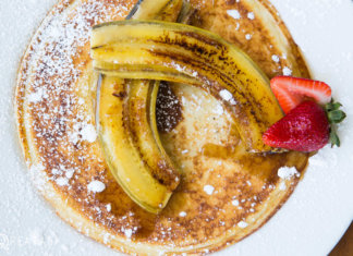 バナナパンケーキはアルポートカフェの看板メニュー