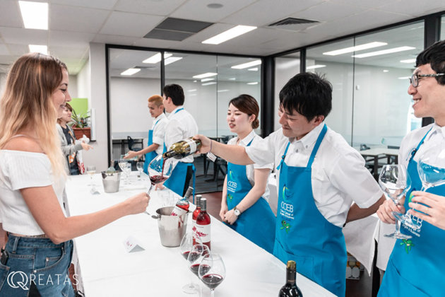 CCEBのジョブレディ生徒によるワインテイスティング