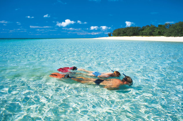 ケアンズのキレイな海でスノーケリング