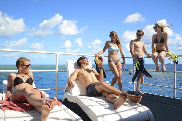 ダイビング留学の船上デッキ