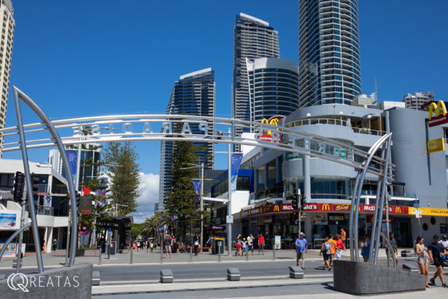 ゴールドコーストの中心地サーファーズパラダイス