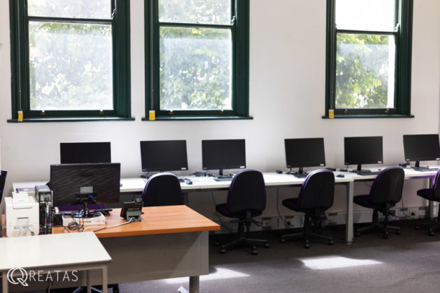 OHCブリスベン校のコンピュータールーム